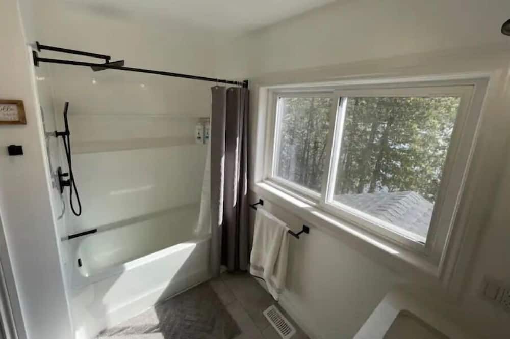 Photo of Bathroom in Alban
