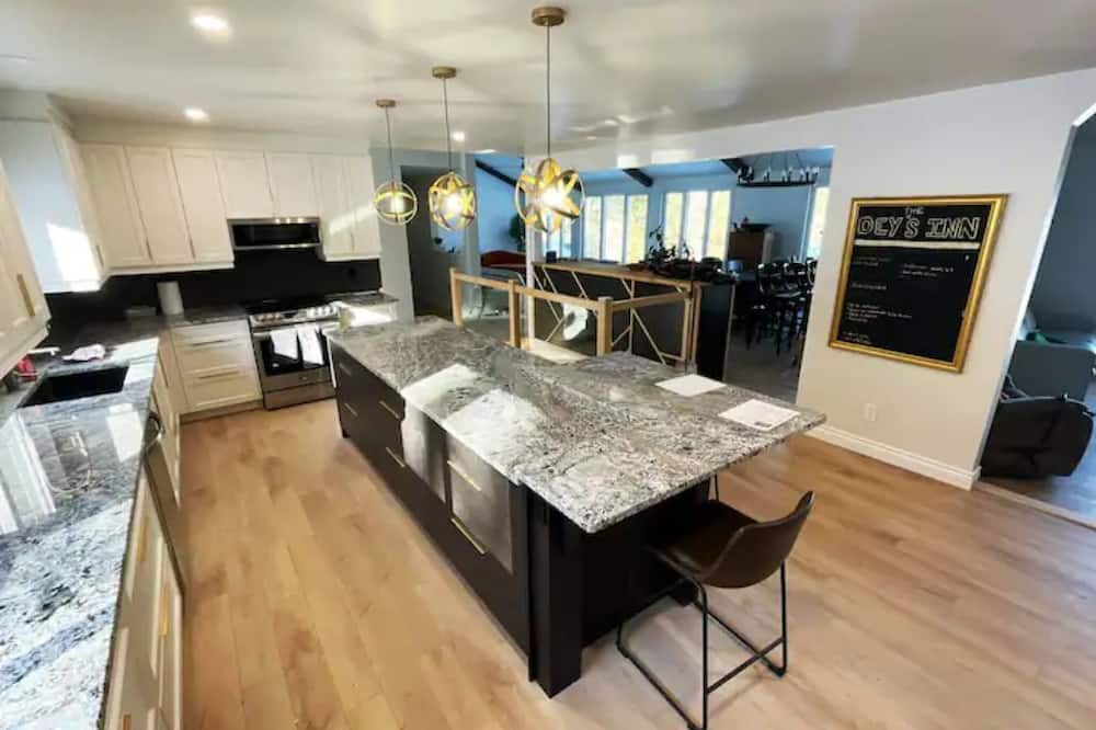 Photo of Kitchen in Alban