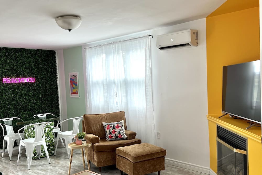 Photo of Livingroom in Port Stanley