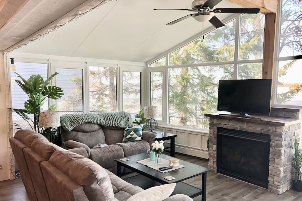 Photo of Livingroom in Petawawa
