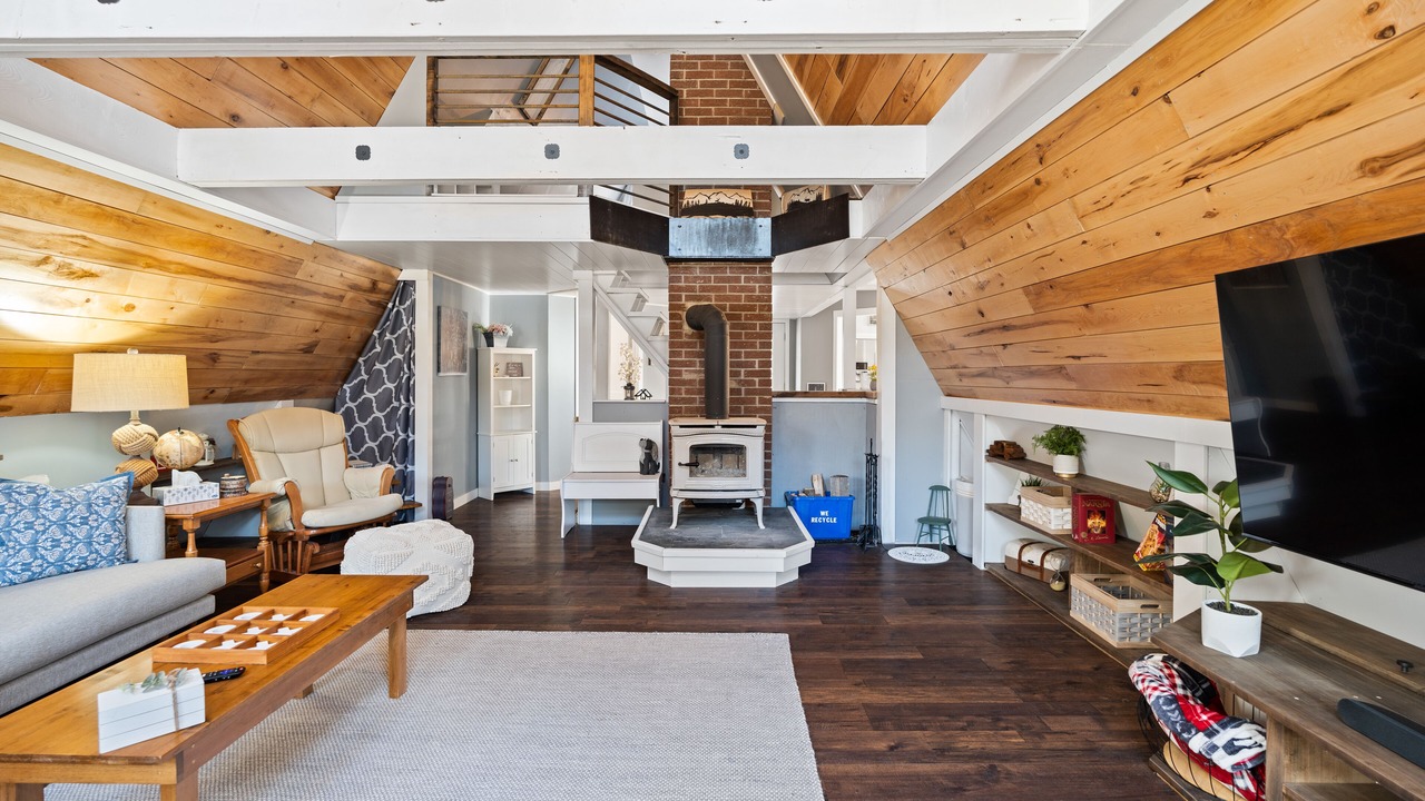 Photo of Livingroom in Centre Hastings