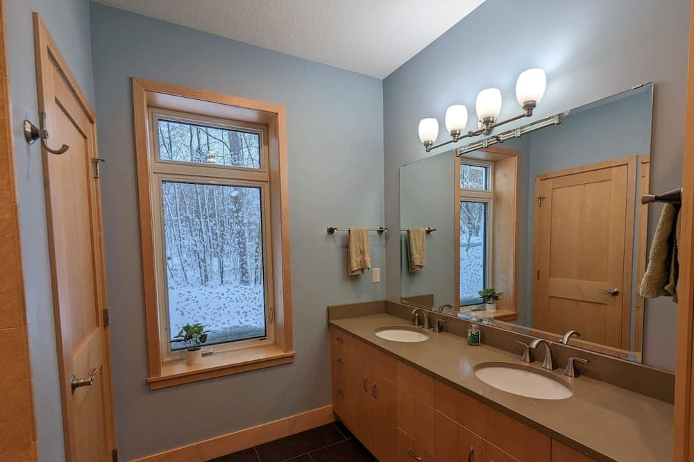 Photo of Bathroom in Sturgeon Lake