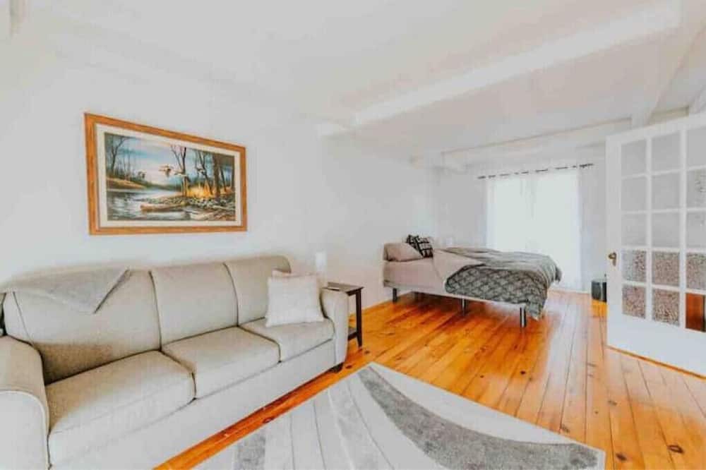 Photo of Livingroom in Centre Hastings