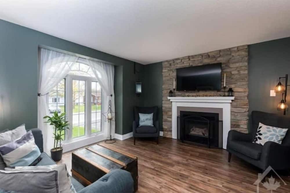 Photo of Livingroom in Arnprior