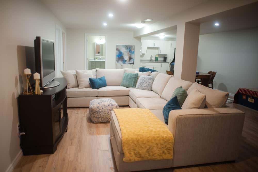 Photo of Livingroom in Chatham-Kent