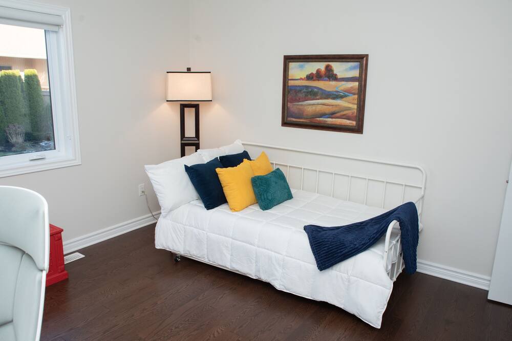 Photo of Bedroom in Chatham-Kent