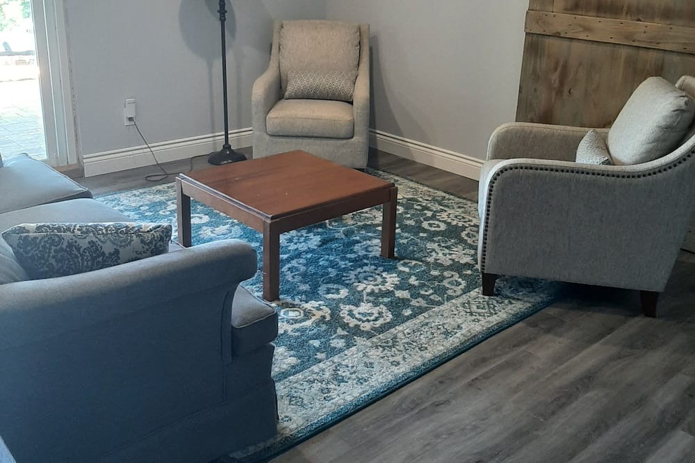 Photo of Livingroom in Kemble