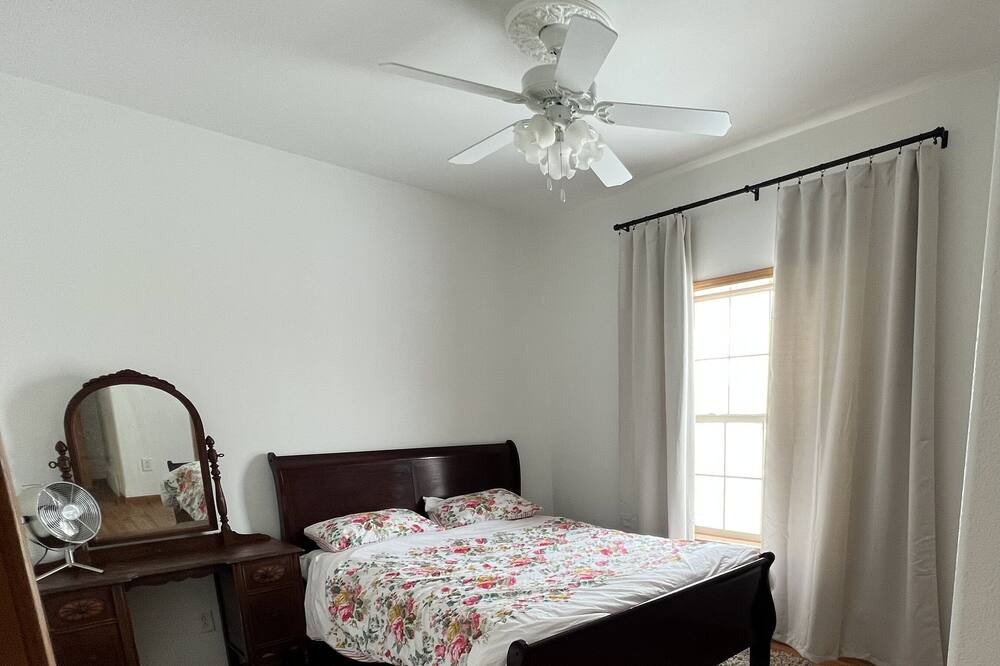 Photo of Bedroom in Alexandria