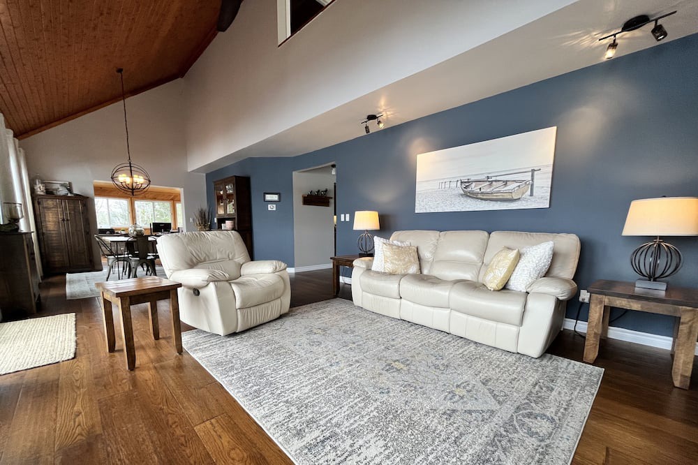 Photo of Livingroom in Markstay