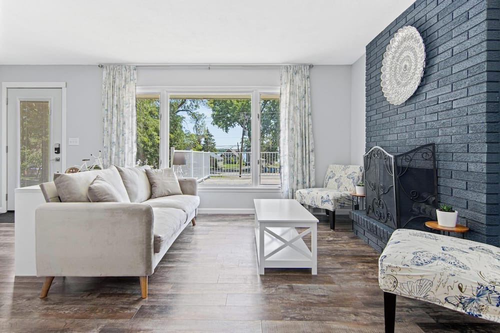 Photo of Livingroom in Forest Lake