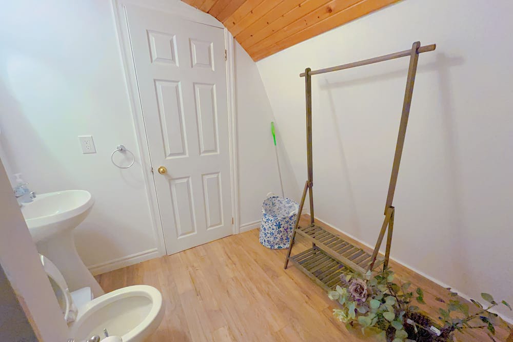 Photo of Bathroom in Pefferlaw
