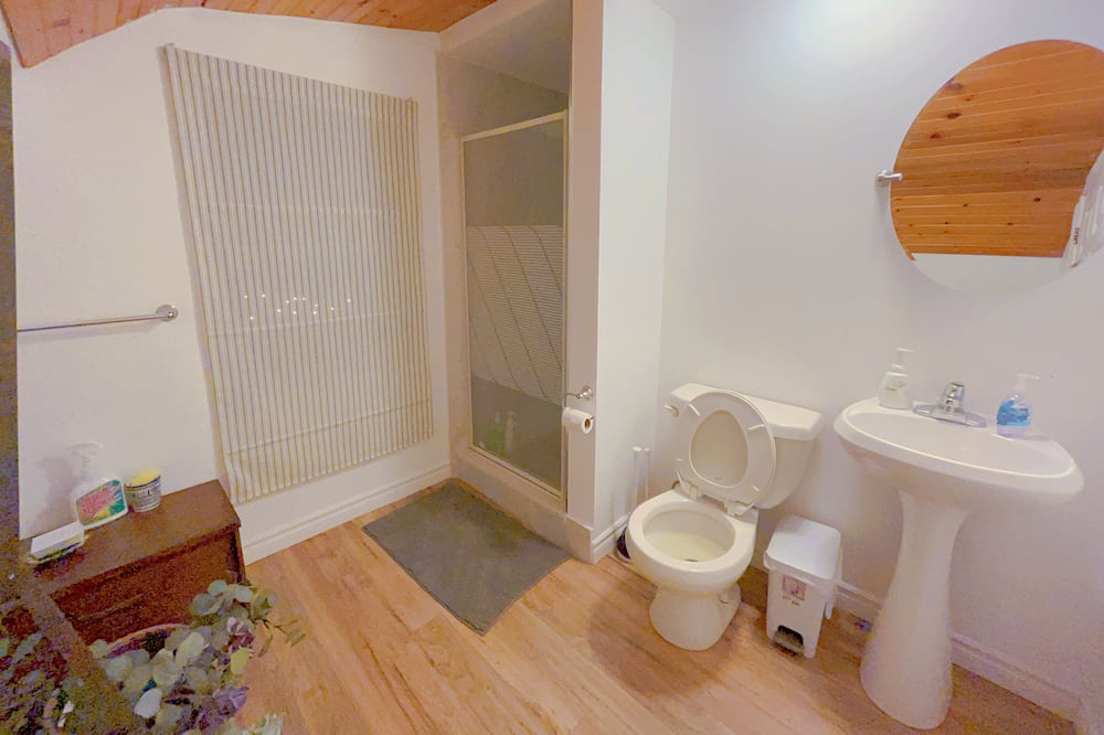Photo of Bathroom in Pefferlaw
