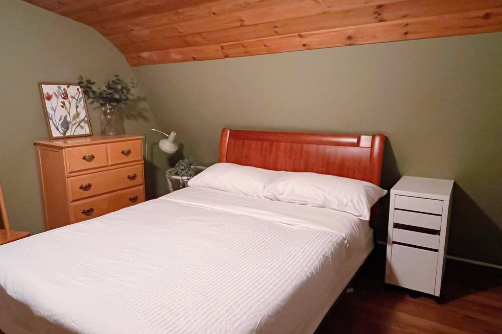 Photo of Bedroom in Pefferlaw