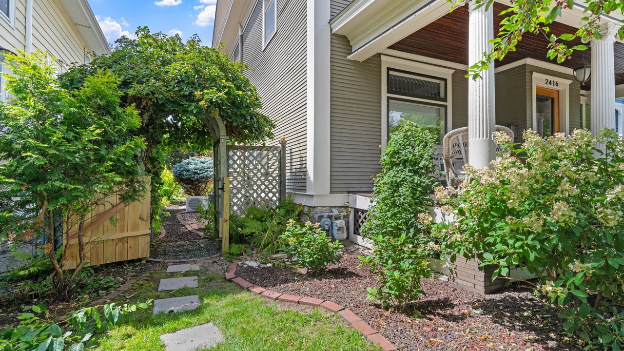 Photo of Outdoor in Lowry Hill East