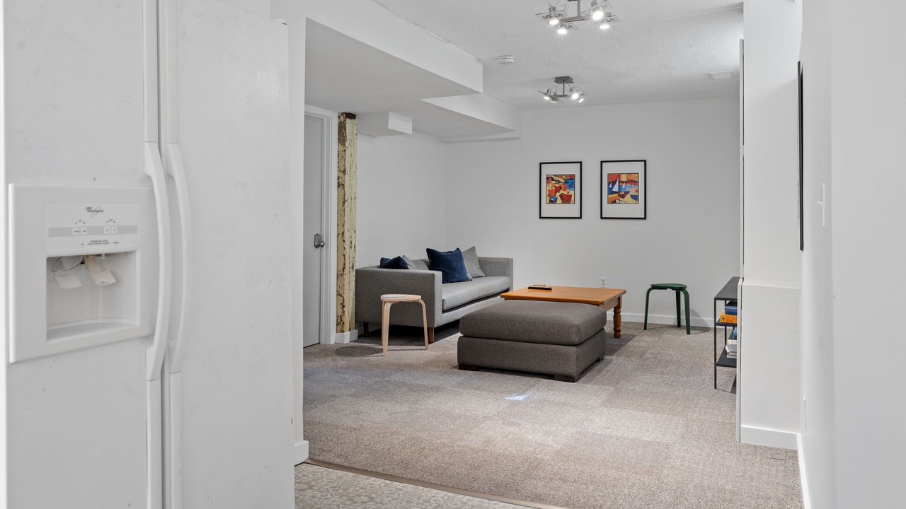 Photo of Livingroom in Lowry Hill East