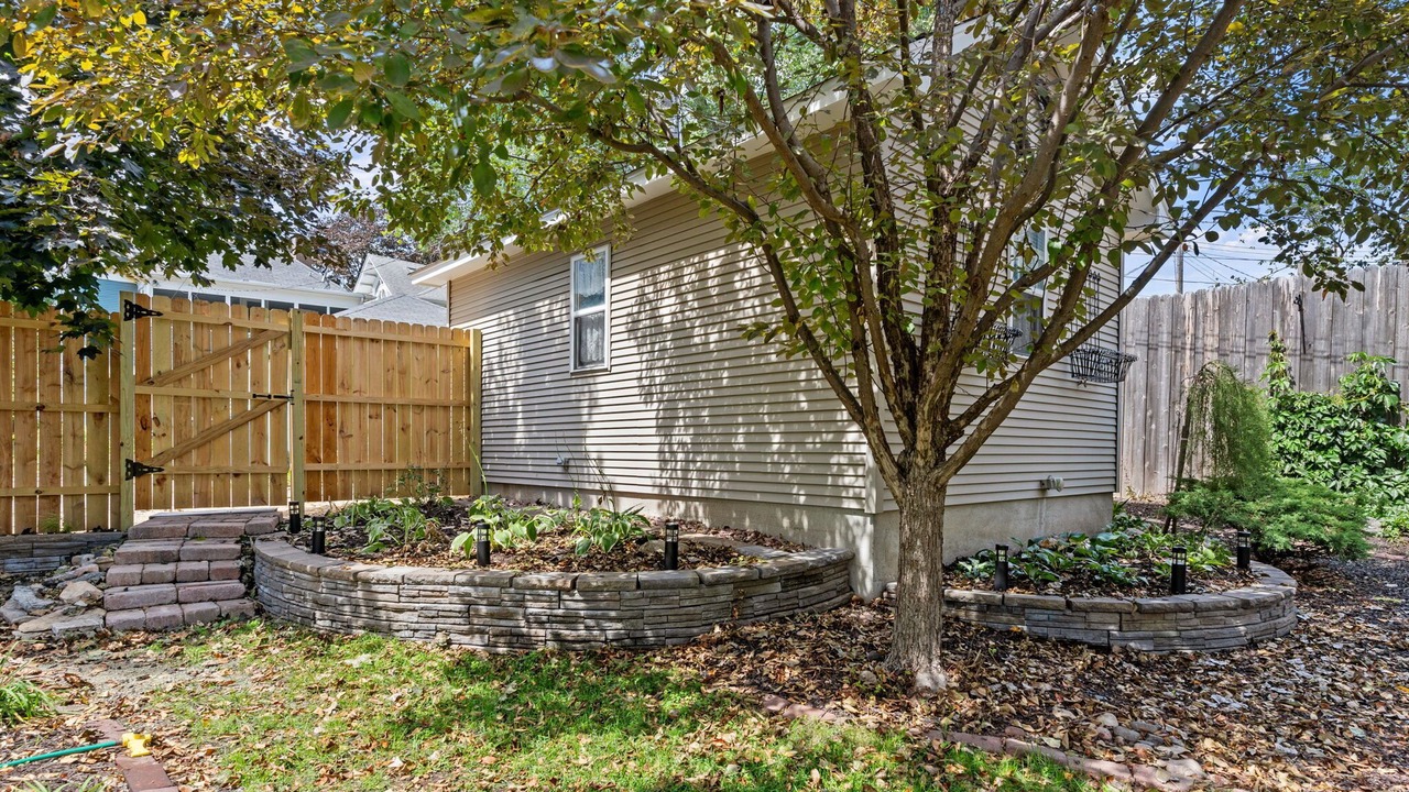 Photo of Outdoor in Lowry Hill East