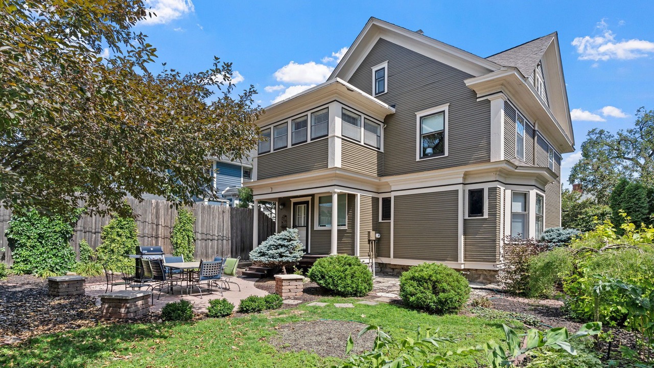 Photo of Outdoor in Lowry Hill East
