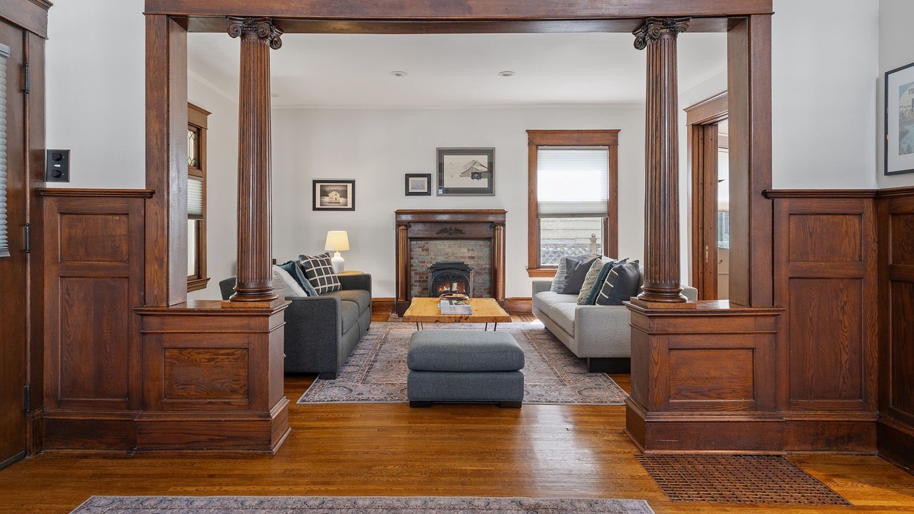 Photo of Livingroom in Lowry Hill East