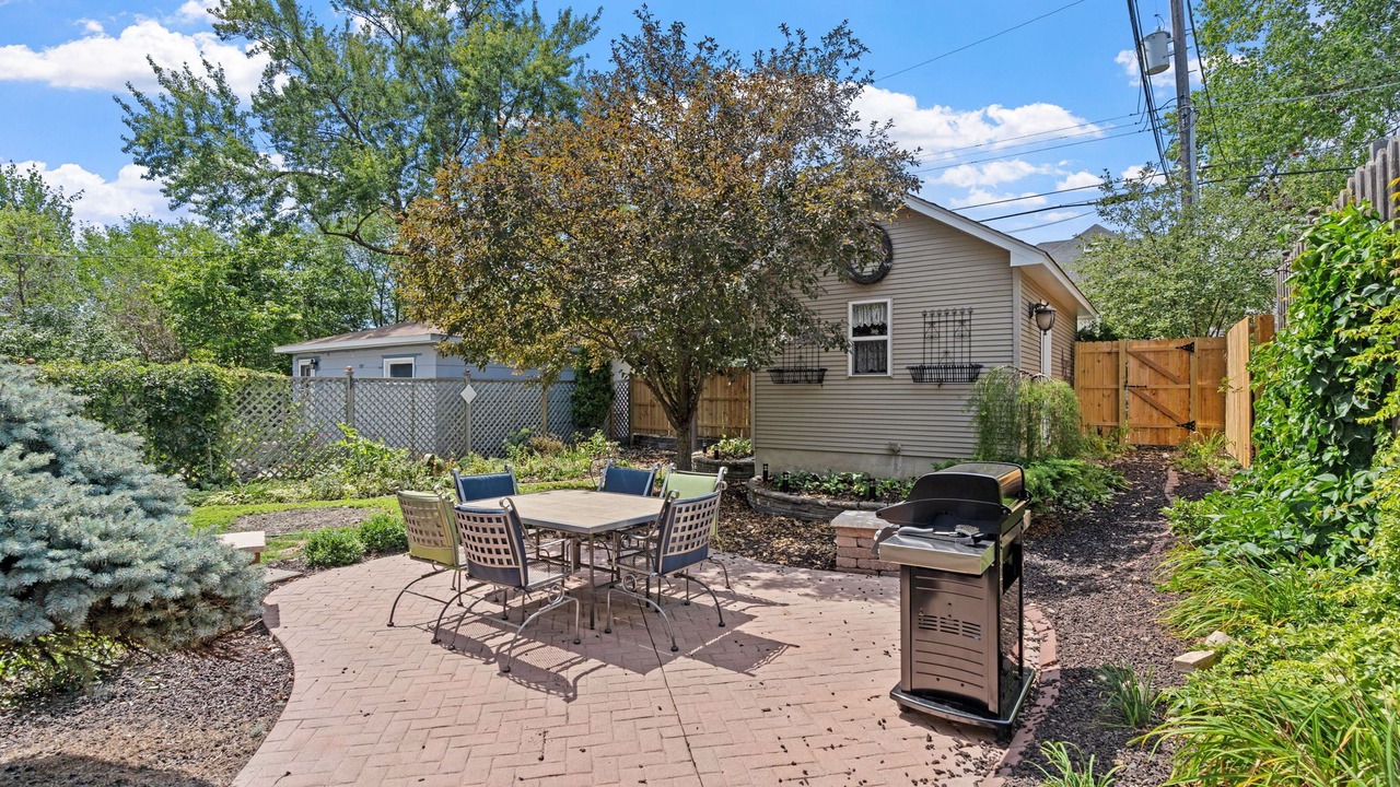 Photo of Outdoor in Lowry Hill East