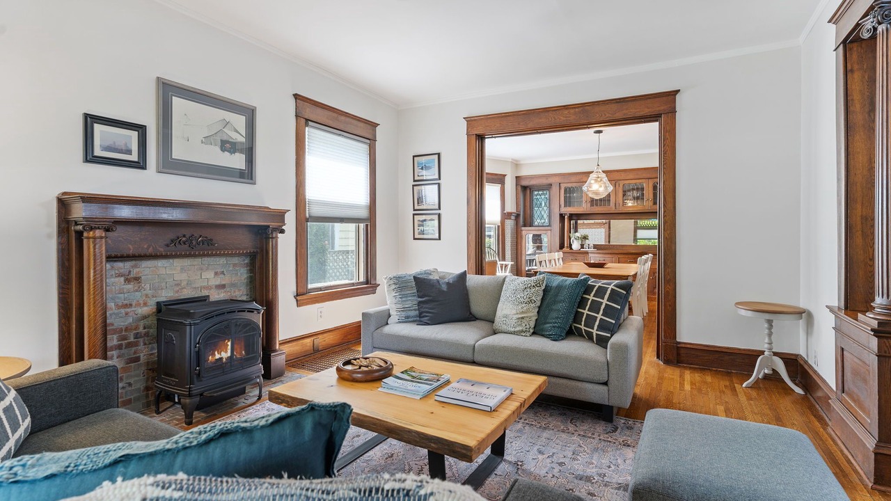 Photo of Livingroom in Lowry Hill East