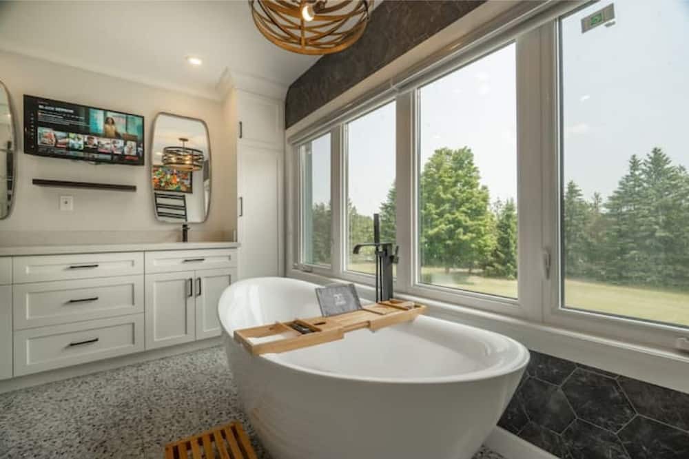 Photo of Bathroom in East Gwillimbury