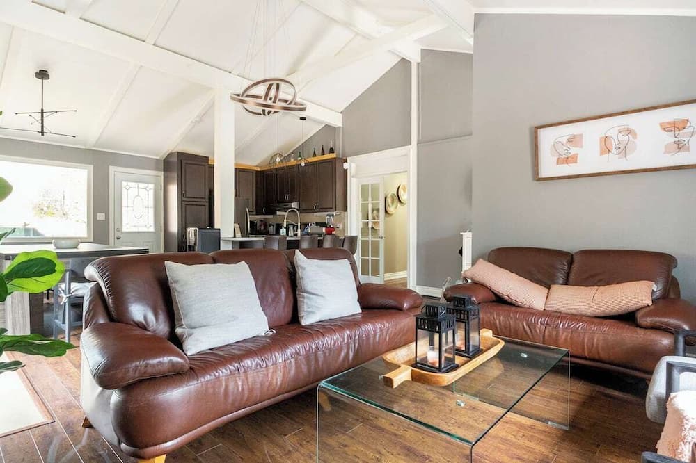 Photo of Livingroom in Tiny