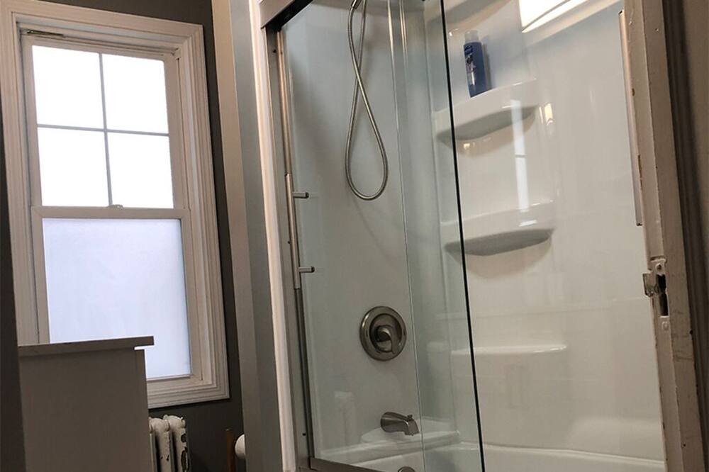 Photo of Bathroom in Endion
