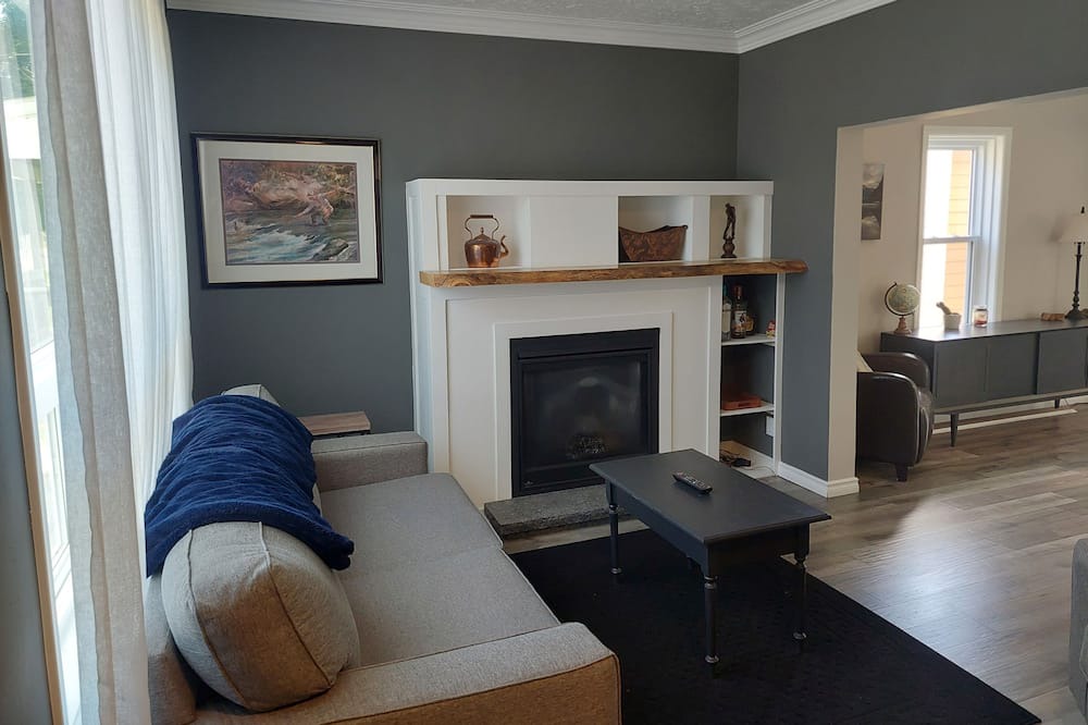 Photo of Livingroom in Midland