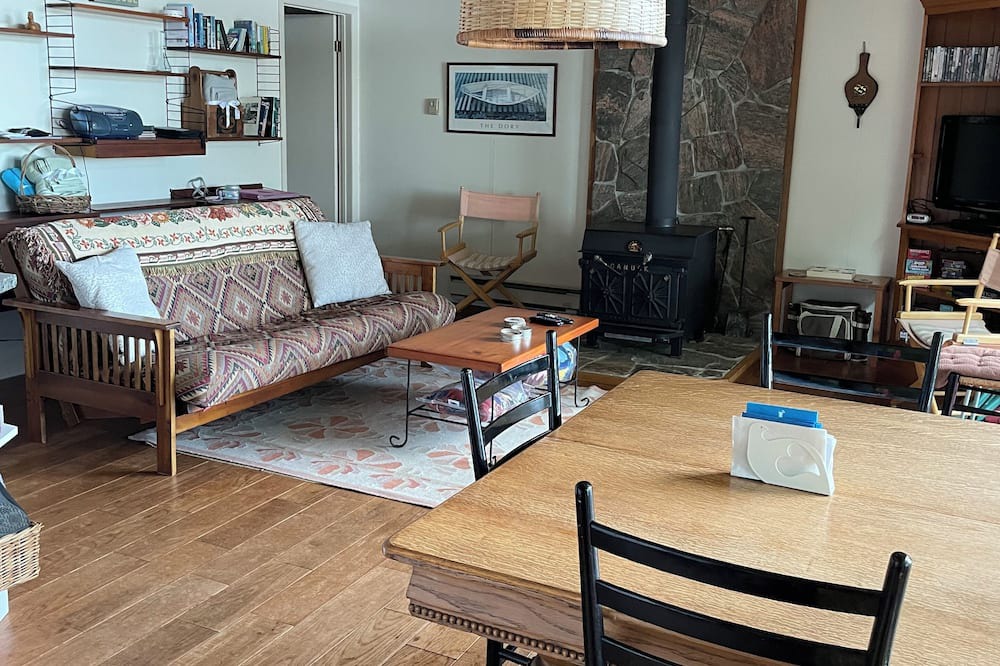 Photo of Livingroom in Rideau Lakes