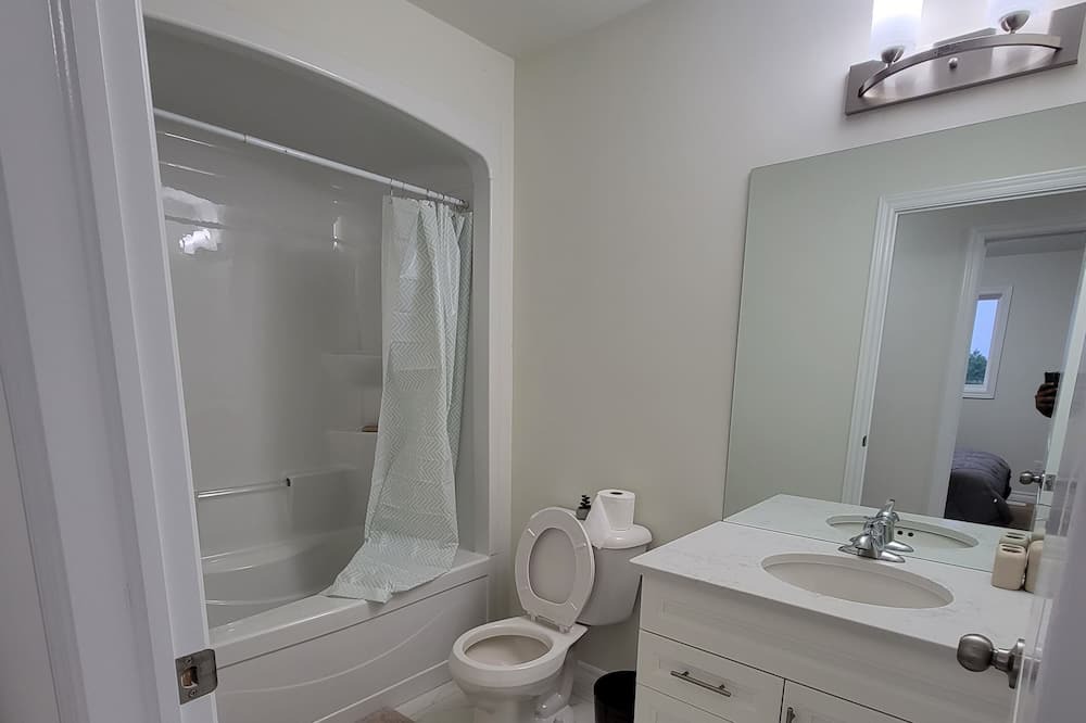 Photo of Bathroom in Lakeshore