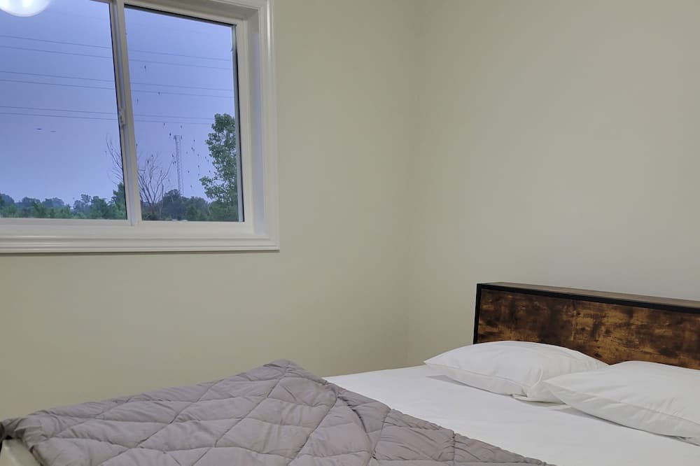Photo of Bedroom in Lakeshore