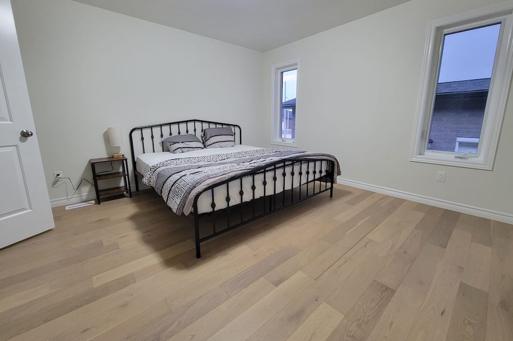 Photo of Bedroom in Lakeshore