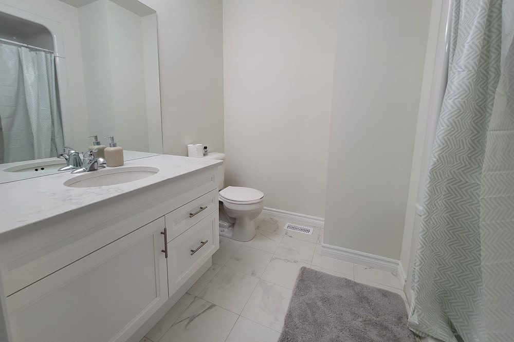 Photo of Bathroom in Lakeshore