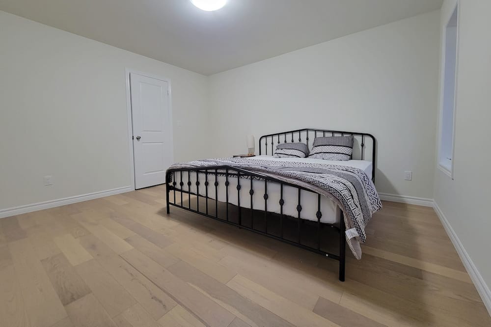 Photo of Bedroom in Lakeshore
