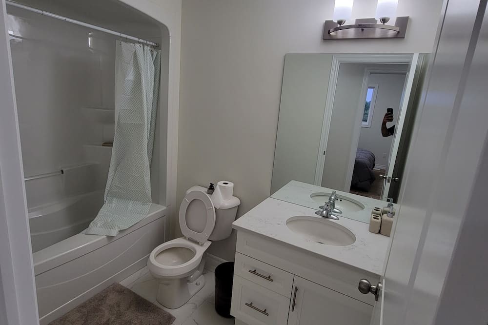 Photo of Bathroom in Lakeshore
