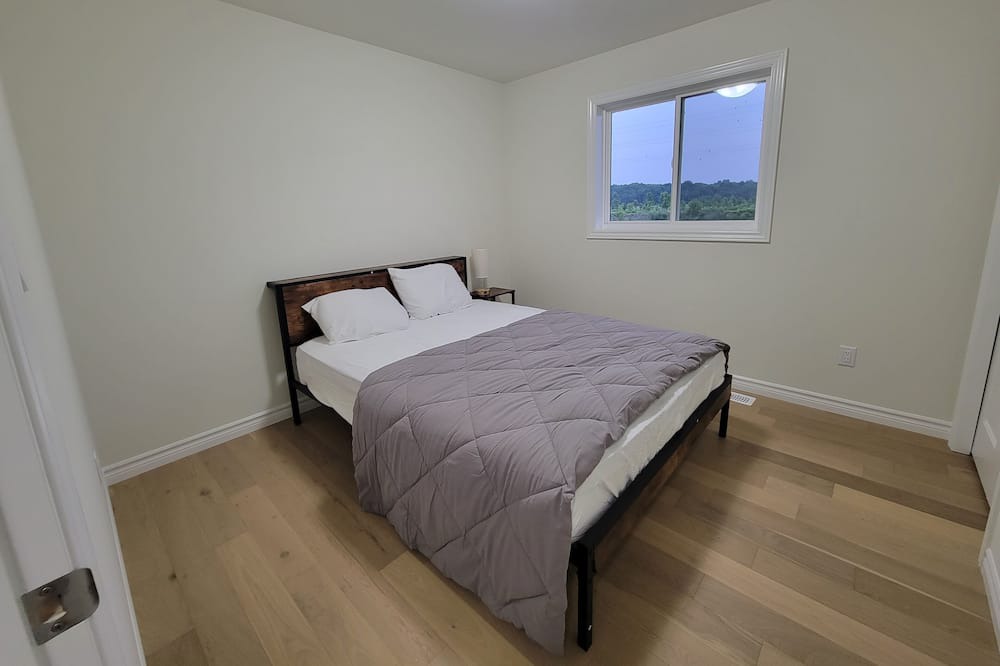 Photo of Bedroom in Lakeshore