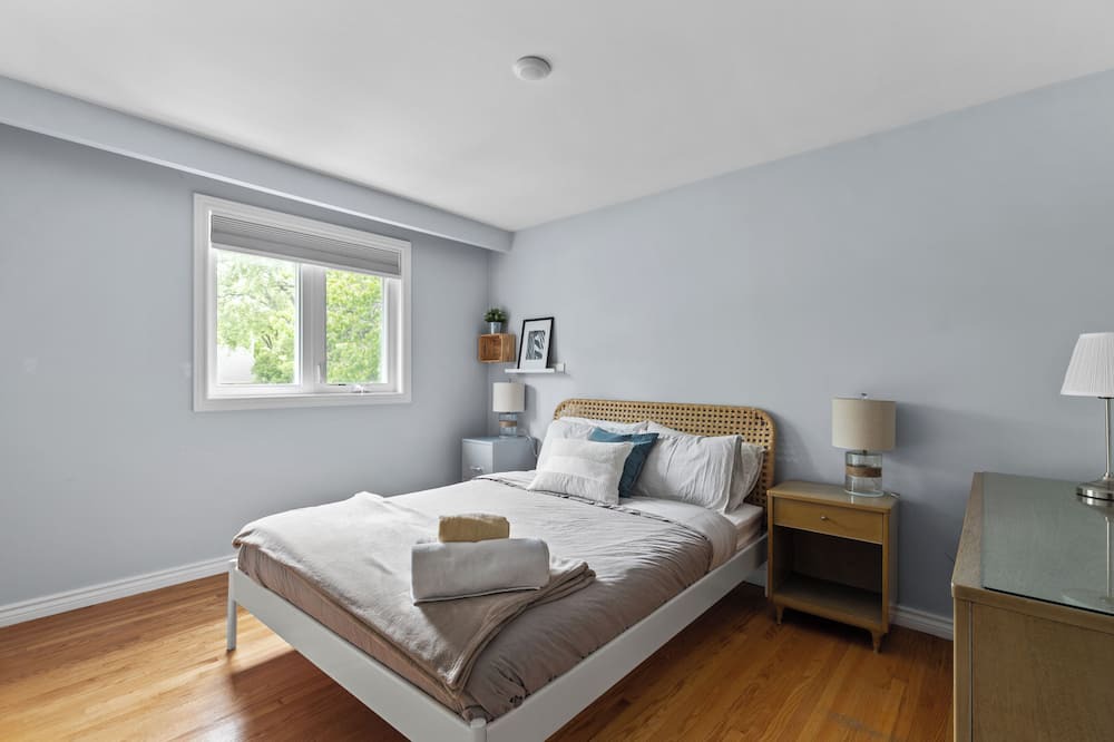 Photo of Bedroom in Clarkson-Lorne Park