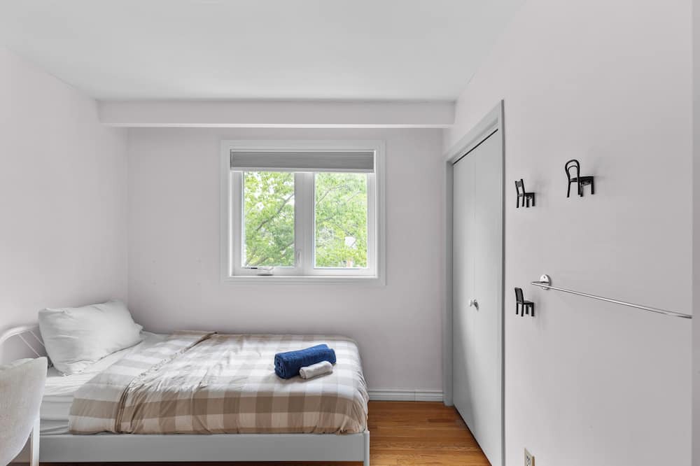 Photo of Bedroom in Clarkson-Lorne Park