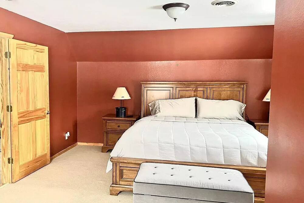Photo of Bedroom in Walker
