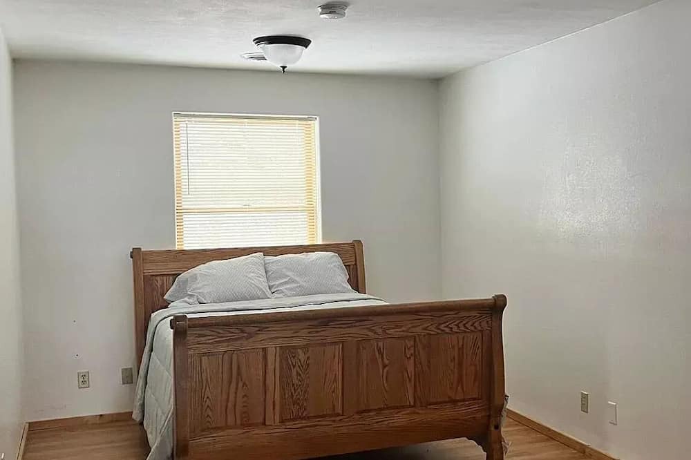 Photo of Bedroom in Walker