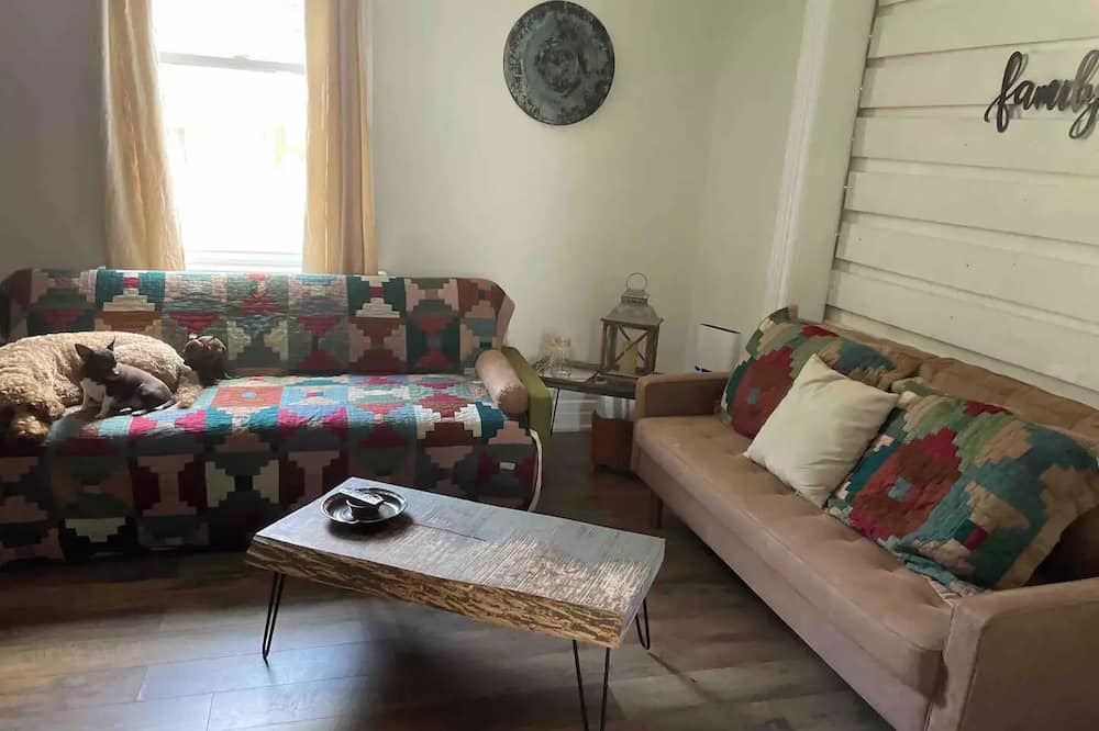 Photo of Livingroom in Lakefield