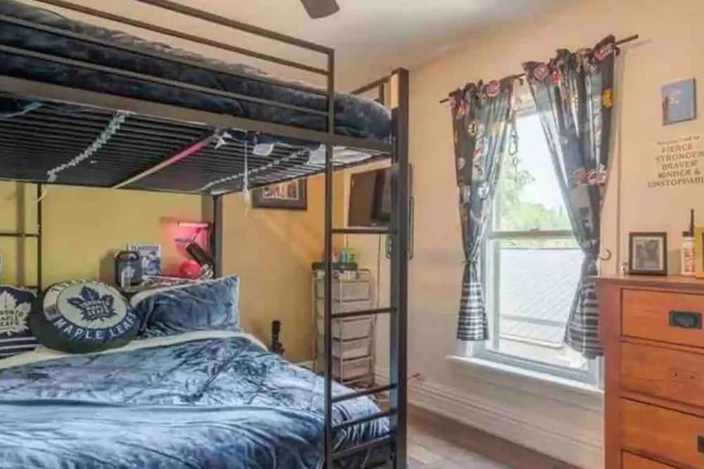 Photo of Bedroom in Lakefield