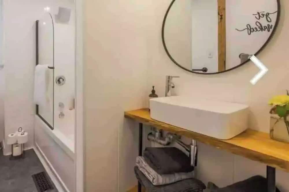 Photo of Bathroom in Lakefield