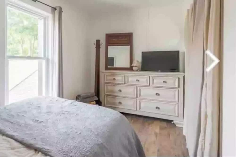 Photo of Bedroom in Lakefield