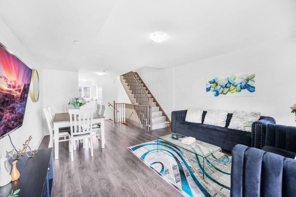 Photo of Livingroom in Durham Region