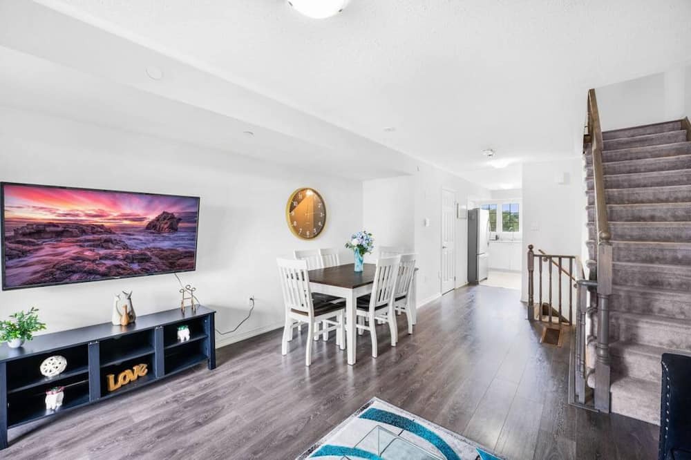 Photo of Livingroom in Durham Region