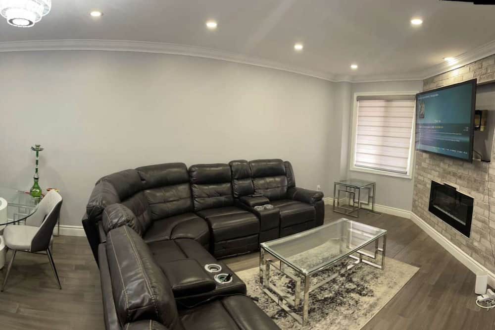 Photo of Livingroom in Courtice