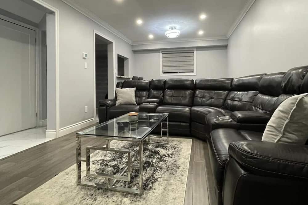 Photo of Livingroom in Courtice