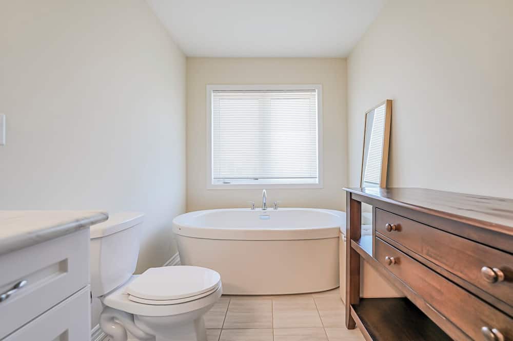 Photo of Bathroom in Alderwood