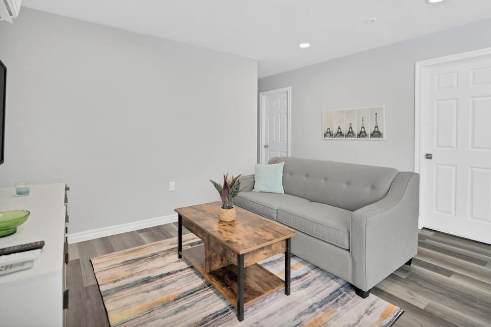 Photo of Livingroom in Irondale